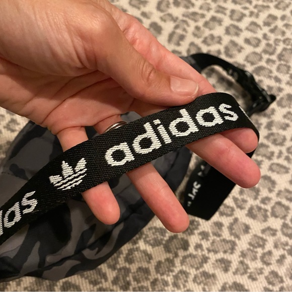 NWOT Adidas camo fanny pack - Picture 2 of 6